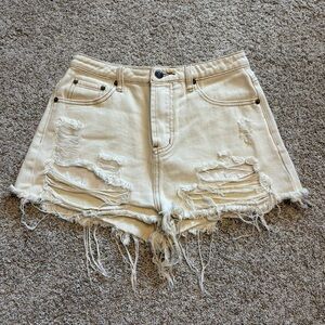 Signature 8 Cream Distressed Jean Short